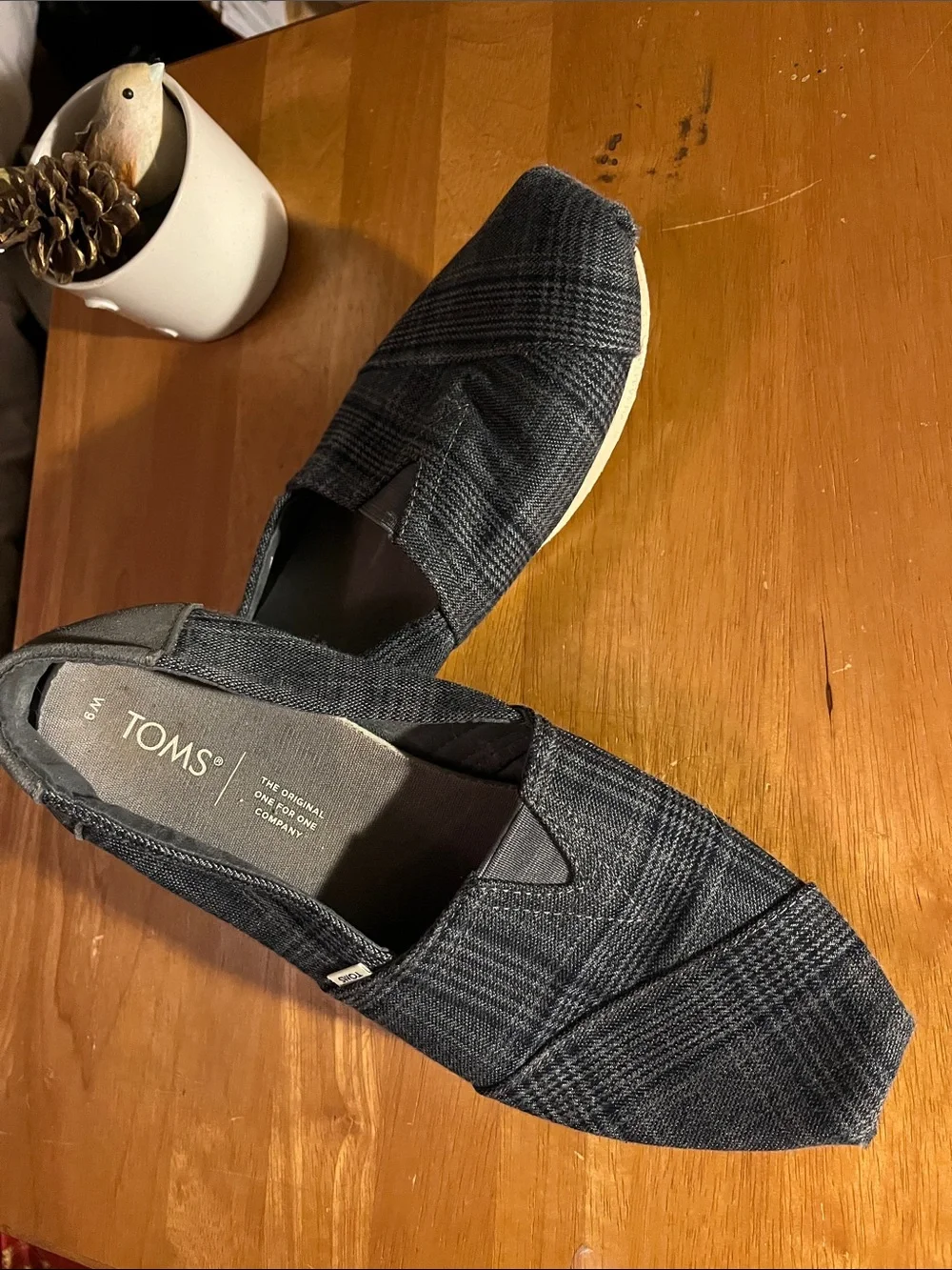 Tom’s cloth slip ons